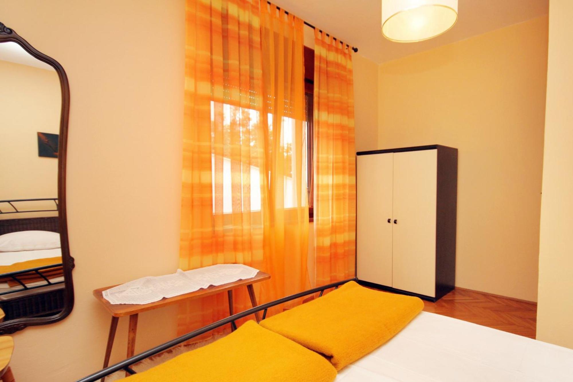 Apartments With A Parking Space Novi Vinodolski - 2423 Quarto foto